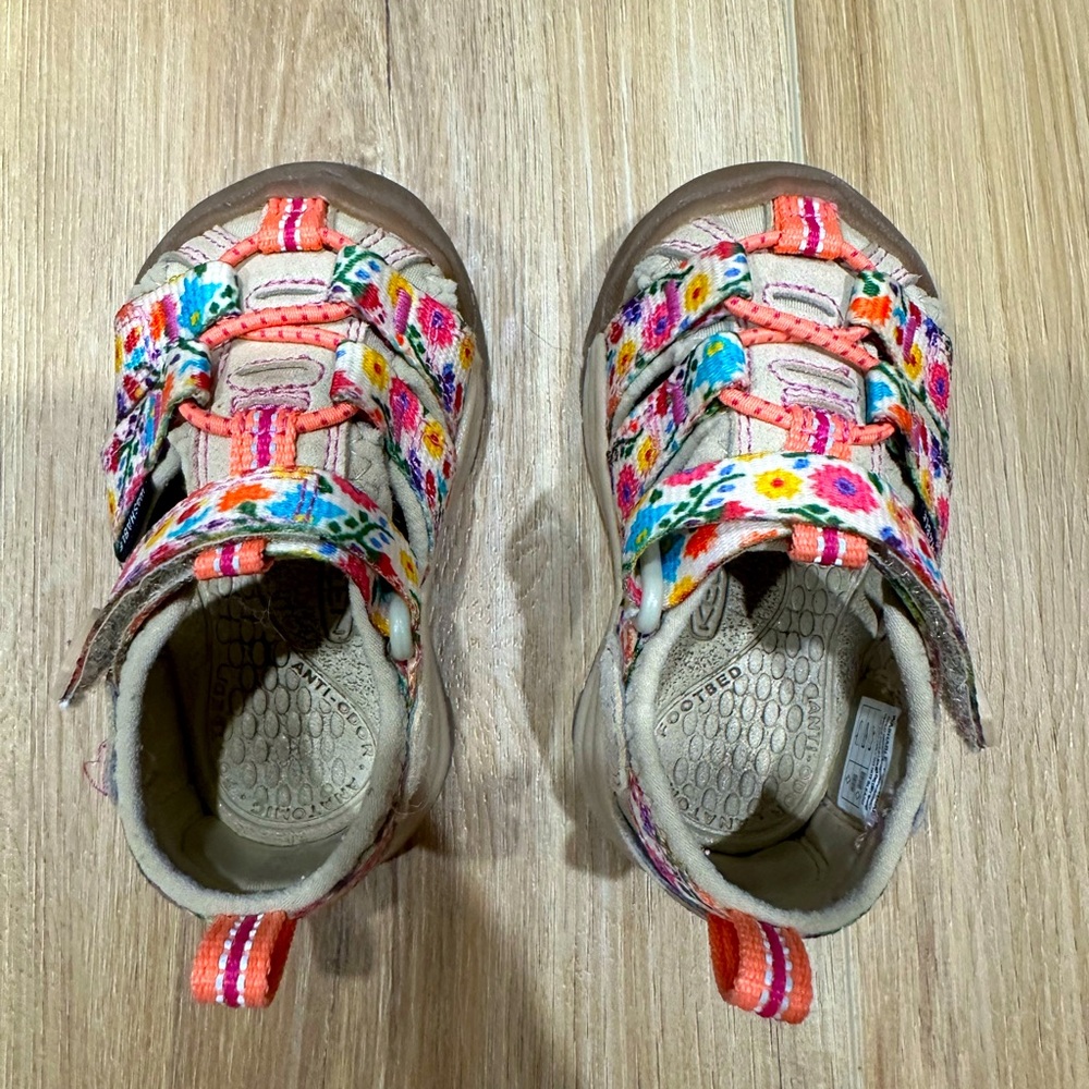 KEEN Child Newport H2 Closed Toe Water Sandals - Size 4 - Safari/Birch